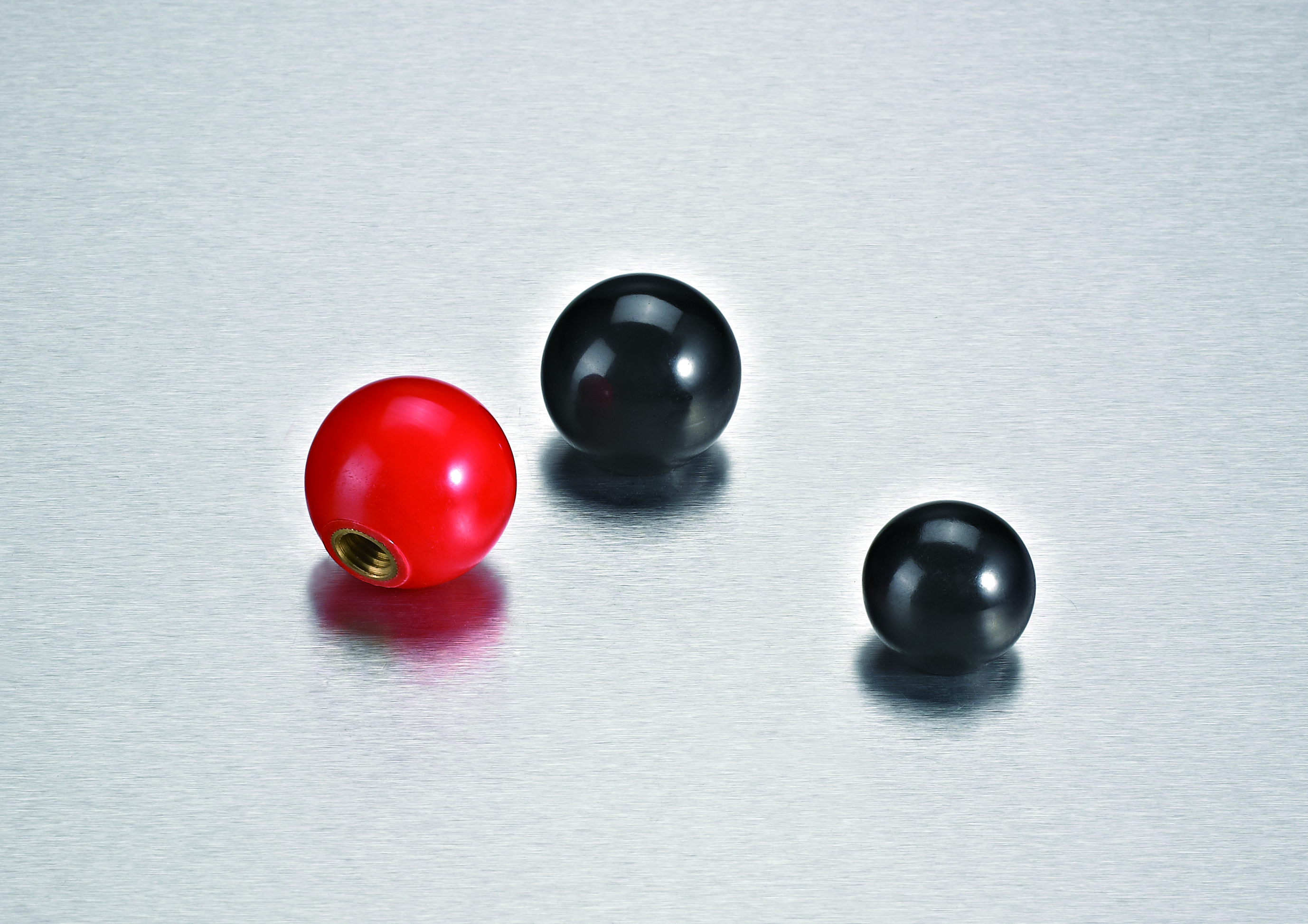 Einfach zu bedienender und staubdichter Ballformknauf für Maschinen